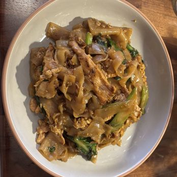 Wan Waan - Pad See Ew with Chicken - Thai Near Me - New York, New York Wan Waan - Pad See Ew with Chicken - Thai Near Me - New York, New York