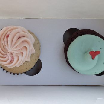 Celebrity Cupcakes - Strawberry and red velvet - Bakeries Near Me - Houston, Texas Celebrity Cupcakes - Strawberry and red velvet - Bakeries Near Me - Houston, Texas