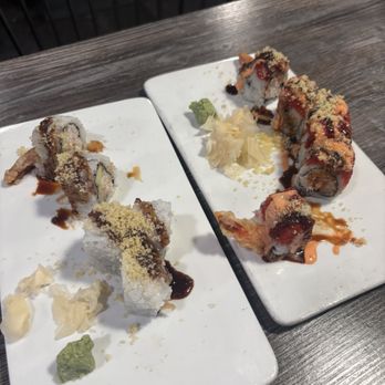 Hako - Crunch roll (left), Crunch dragon roll (right) - Sushi Bars Near Me - Irvine, California Hako - Crunch roll (left), Crunch dragon roll (right) - Sushi Bars Near Me - Irvine, California
