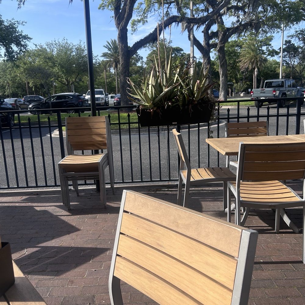 MOJO Kitchen, BBQ Pit Blues Bar - Outdoor patio - Barbeque Near Me - Jacksonville Beach, Florida MOJO Kitchen, BBQ Pit Blues Bar - Outdoor patio - Barbeque Near Me - Jacksonville Beach, Florida