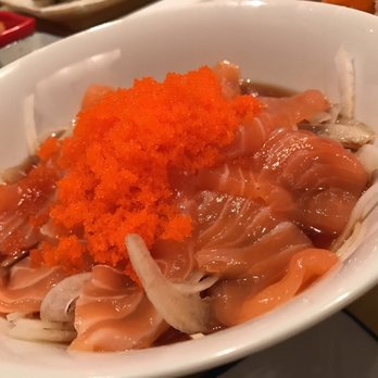 Yanagi Sushi - Fresh Salmon w/Sweet Round Onion - Japanese Near Me - Honolulu, Hawaii