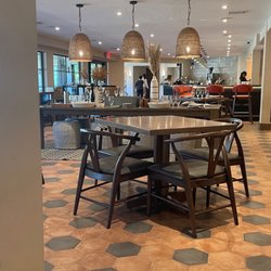 Willows Kitchen & Wine Bar - Waited 1-1/2 hours for lunch so we walked out. Not busy either.