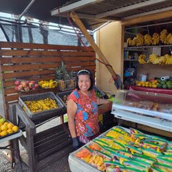 Hawaii Tour Experts - We ate a huge lunch but there was room for some fruit to bring back to our hotel.
