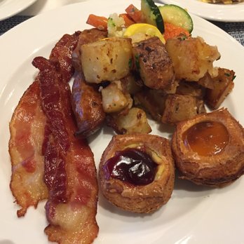 Halekulani Bakery - Breakfast Buffet - Bakeries Near Me - Honolulu, Hawaii