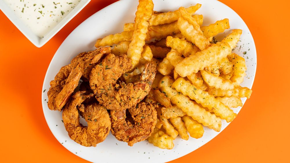 Food from Orange Lee’s PoBoys & Wings