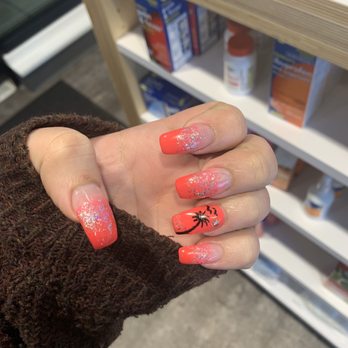 Natural Nails - Nail Salons Near Me - Vancouver, Washington