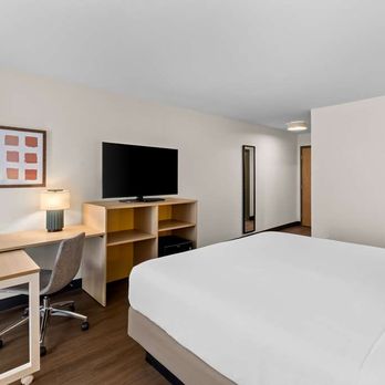 Spark by Hilton Calhoun - Guest room - Hotels Near Me - Calhoun, Georgia