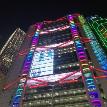 皇后像廣場 - The colorful HSBC hq - Parks Near Me - Hong Kong, HK