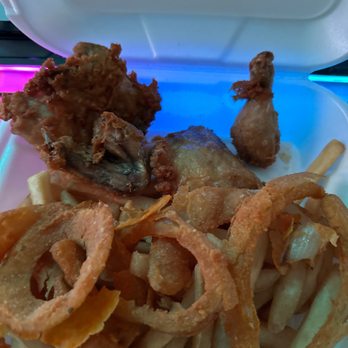S S Burger Basket - Baby drumstick and baby wing. - Burgers Near Me - Lake Elsinore, California S S Burger Basket - Baby drumstick and baby wing. - Burgers Near Me - Lake Elsinore, California