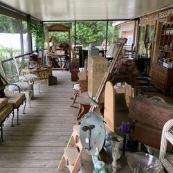 Shabby Shack Vintage Goods & Collectibles - The front porch