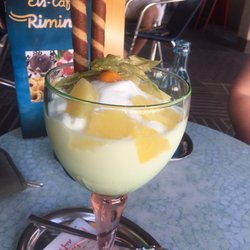 Eiscafe Rimini - Jogurt-Eis mit Ananas (6,50€)