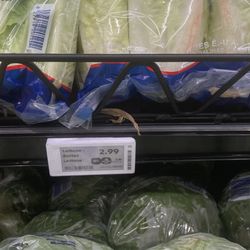Schnucks Webster Groves - The price of $2.99 but it rung up $3.99