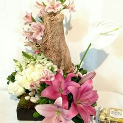 Flowers and Feelings - Un arreglo exquisito, tipo vintage, la cantidad de flor no esta peleado con la calidad
