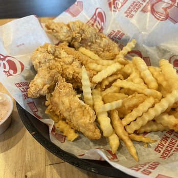Raising Cane's Chicken Fingers - Chicken Shop Near Me - Roseville, California Raising Cane's Chicken Fingers - Chicken Shop Near Me - Roseville, California