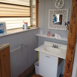 Enchanting Blueberry Farm - The shower/restroom on site