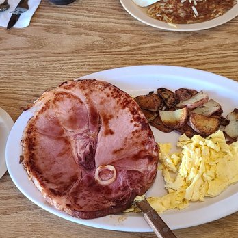 Ludlow Cafe - Ham steak and eggs - American Near Me - Ludlow, California