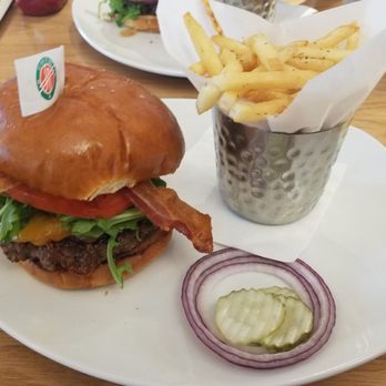 Silver Diner - Hickory Smokehouse Cheddar Burger. Tasty and the bacon was SUPER crispy. - New American Near Me - Elkridge, Maryland Silver Diner - Hickory Smokehouse Cheddar Burger. Tasty and the bacon was SUPER crispy. - New American Near Me - Elkridge, Maryland