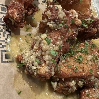SF Hole In The Wall Pizza - Garlic wings - Pizza Near Me - Riverside, California