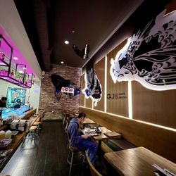 OJI Sushi & Sake Bar - Such a great vibe!