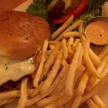Mr Darcy's Bar & Burger - Darcy burger - Seafood Near Me - Ludlow, Vermont