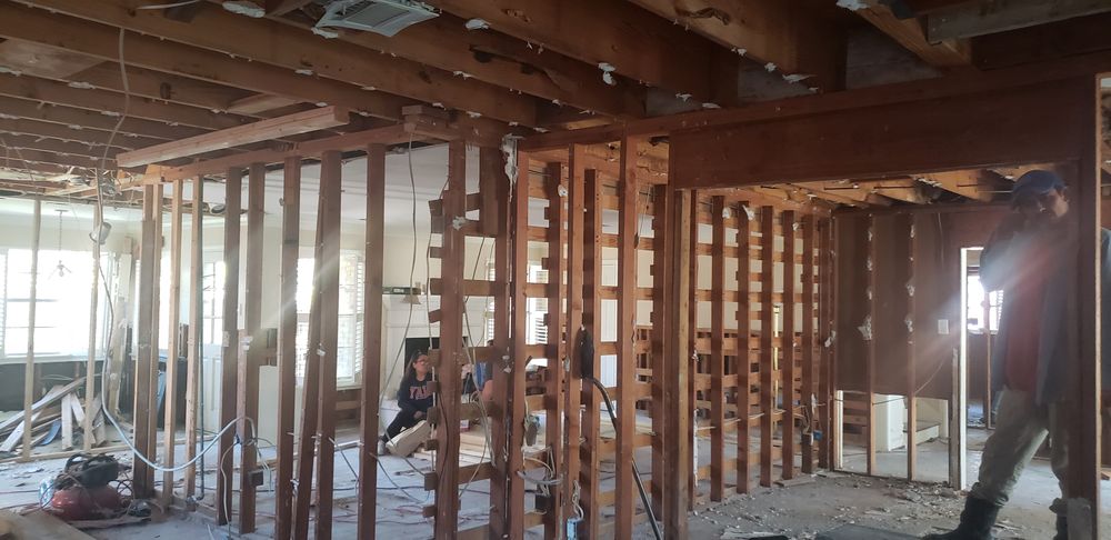 Slide of T&H General Contractor