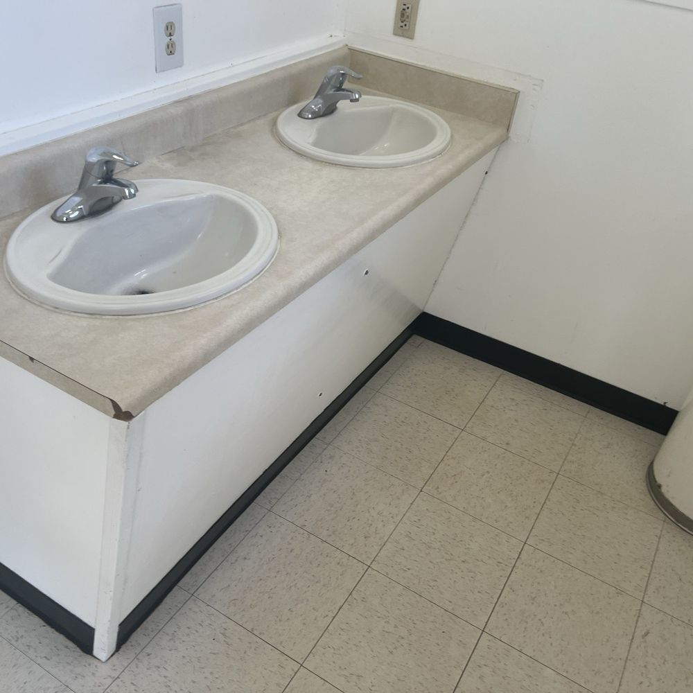 Brown's Town Campground - Bathroom - Campgrounds Near Me - Bishop, California Brown's Town Campground - Bathroom - Campgrounds Near Me - Bishop, California