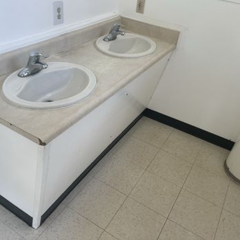 Brown's Town Campground - Bathroom - Campgrounds Near Me - Bishop, California