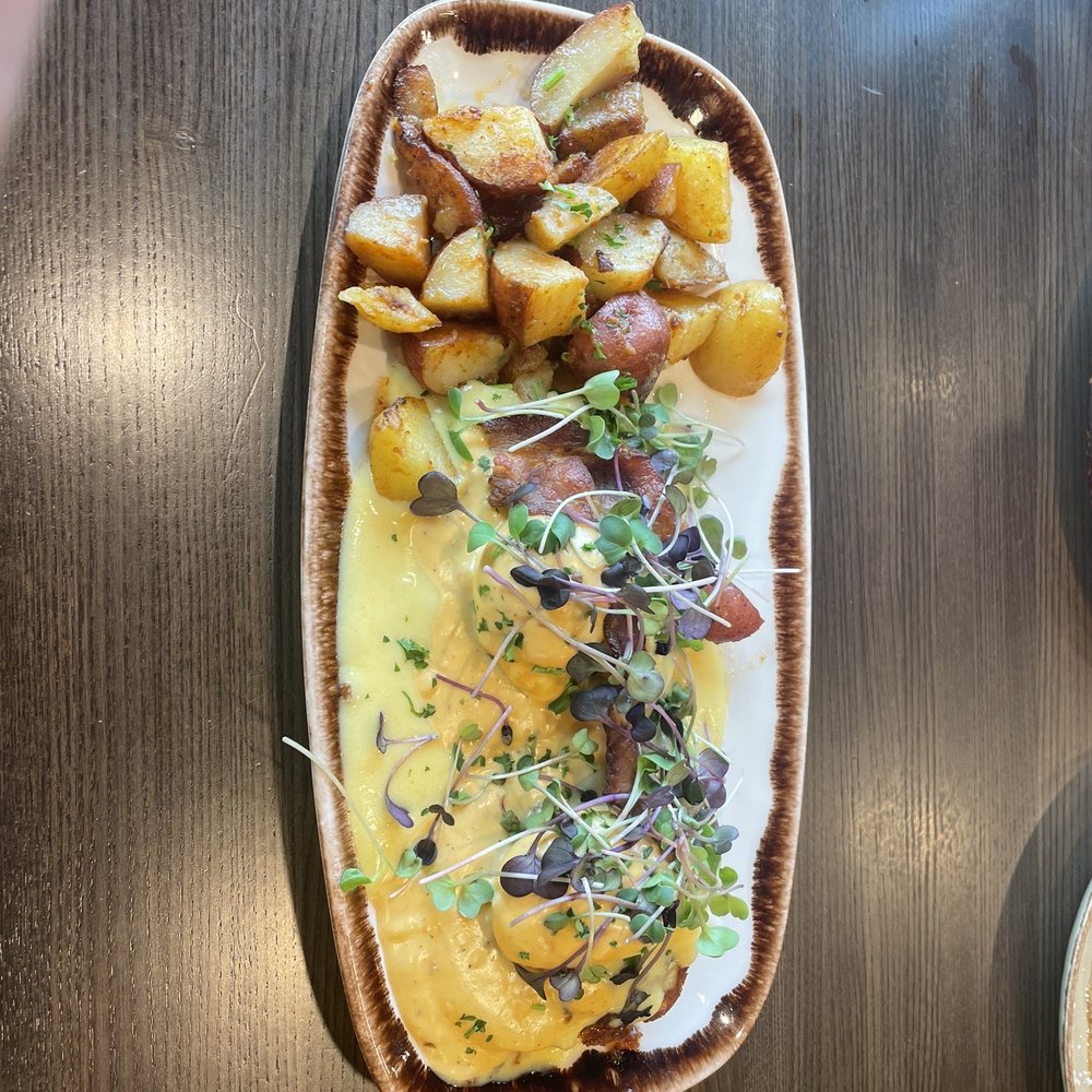 Wisconsin (eggs benedict) bacon jam and beer cheese