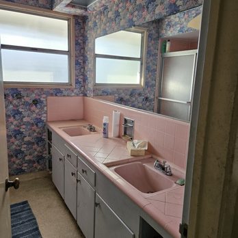 Bright Idea Electric - Old bathroom.....very pink - Electricians Near Me
