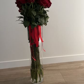 Beverly Hills Florist - Red roses - Florists Near Me - Beverly Hills, California Beverly Hills Florist - Red roses - Florists Near Me - Beverly Hills, California