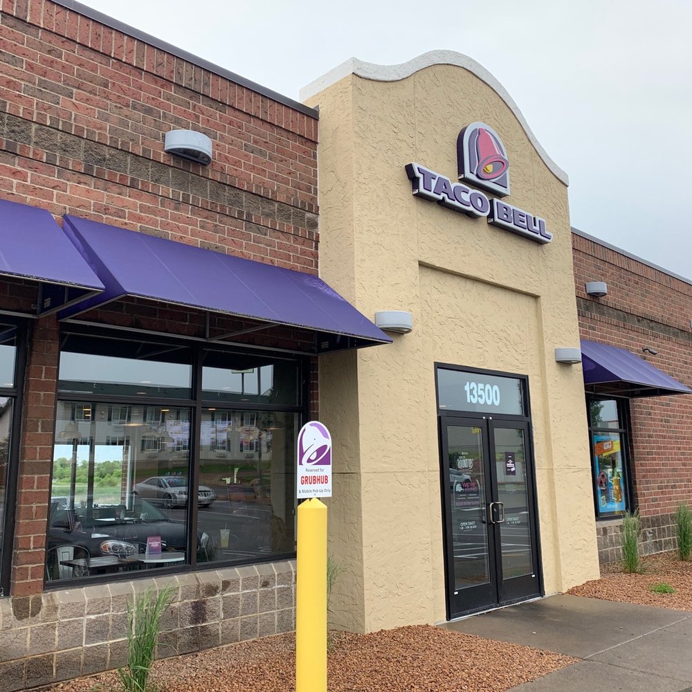 Taco Bell - the outside of a taco bell restaurant - Fast Food Near Me - Rogers, Minnesota