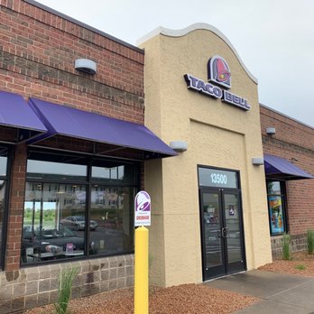 Taco Bell - the outside of a taco bell restaurant - Fast Food Near Me - Rogers, Minnesota