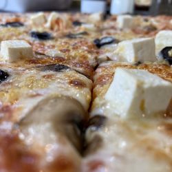 Pizza N Curry - Thin crust vegetarian pizza (build your own).