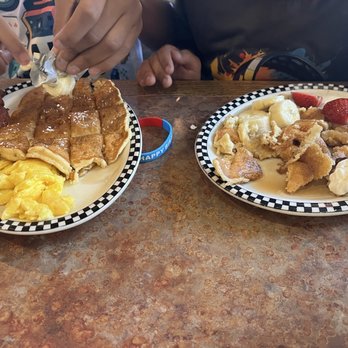 Black Bear Diner Vallejo - Pancakes - American Near Me - Vallejo, California