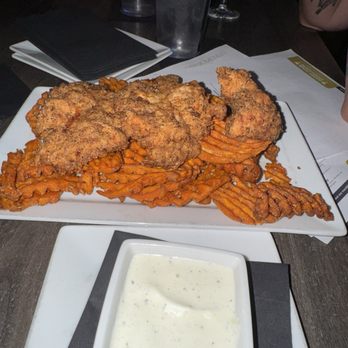 Trophy - Sports Bars Near Me - Chandler, Arizona