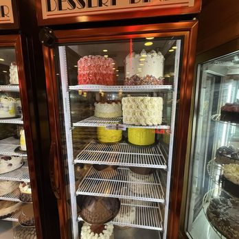 Rick's Dessert Diner - Deserts on display - Desserts Near Me - Sacramento, California