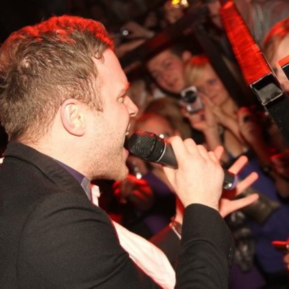 OH look, it's him what didn't win X Factor, doing songs at Pure. Ugh. www.pure.co.uk