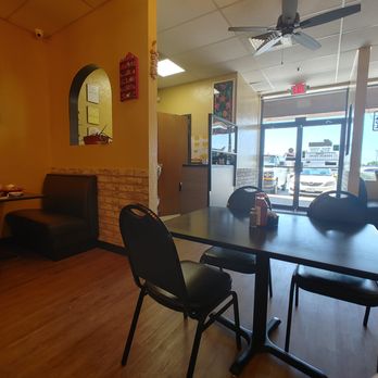 El Sombrero - There seem to be two dining areas. - Mexican Near Me - Springfield, Missouri