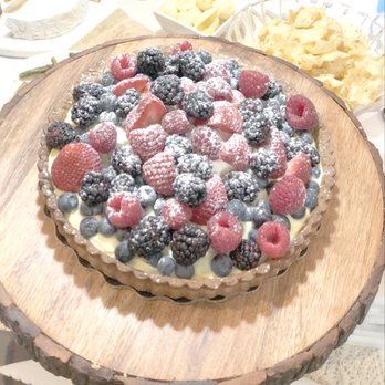 Cafe Madelaine - Fresh fruit tart - medium size - Coffee & Tea Near Me - Jersey City, New Jersey