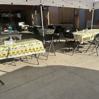 Mariscos Los Corchos - Seating area at the Muscovy location - Seafood Near Me - Bloomington, California Mariscos Los Corchos - Seating area at the Muscovy location - Seafood Near Me - Bloomington, California