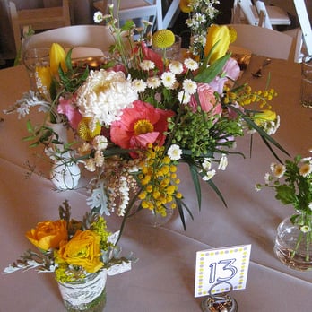Honey & Poppies - centerpiece cluster - Florists Near Me Honey & Poppies - centerpiece cluster - Florists Near Me
