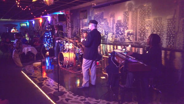 Tee Dee's Lounge by null