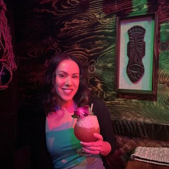 Devil's Reef - Seating for two, perfect corner spot! - Cocktail Bars Near Me - Tacoma, Washington