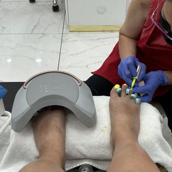 Aria Nail Lounge - Deluxe gel pedicure by Mary - Nail Salons Near Me - Pasadena, California