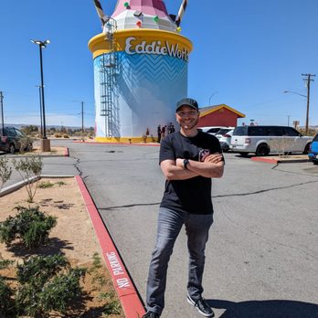 EddieWorld - Cupcake action - Service Stations Near Me - Yermo, California