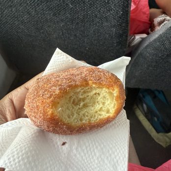 Leonard's Bakery - Food Trucks Near Me - Kaneohe, Hawaii