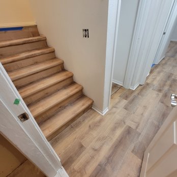 G7 Construction - a view of a staircase in a home - Flooring Near Me G7 Construction - a view of a staircase in a home - Flooring Near Me