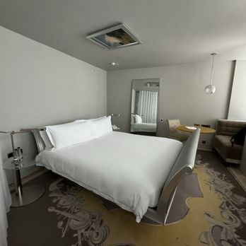 Sanderson Hotel - Big room, clean, comfortable bed - Hotels Near Me - London, XGL Sanderson Hotel - Big room, clean, comfortable bed - Hotels Near Me - London, XGL