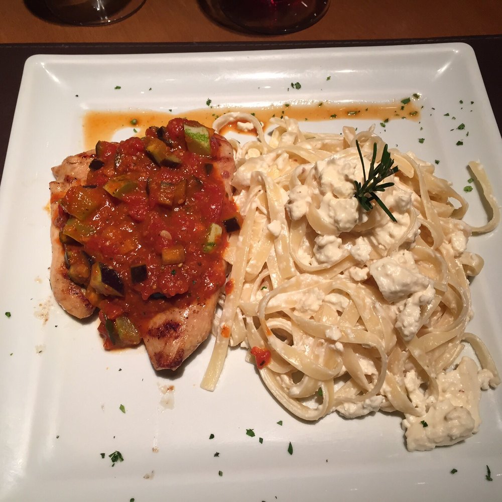 Geppos Restaurante - Chicken and Linguini - Italian Near Me - Fortaleza, CE