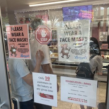 Leonard's Bakery - Wear a mask! 10 people at a time, and holiday hours - Bakeries Near Me - Honolulu, Hawaii Leonard's Bakery - Wear a mask! 10 people at a time, and holiday hours - Bakeries Near Me - Honolulu, Hawaii
